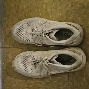 Hoka Eggnog/ shifing sand Clifton 9 shoes